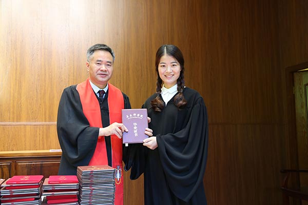 华东神学院举行2018年毕业感恩礼拜暨毕业典礼 华东神学院举行2018年毕业感恩礼拜暨毕业典礼